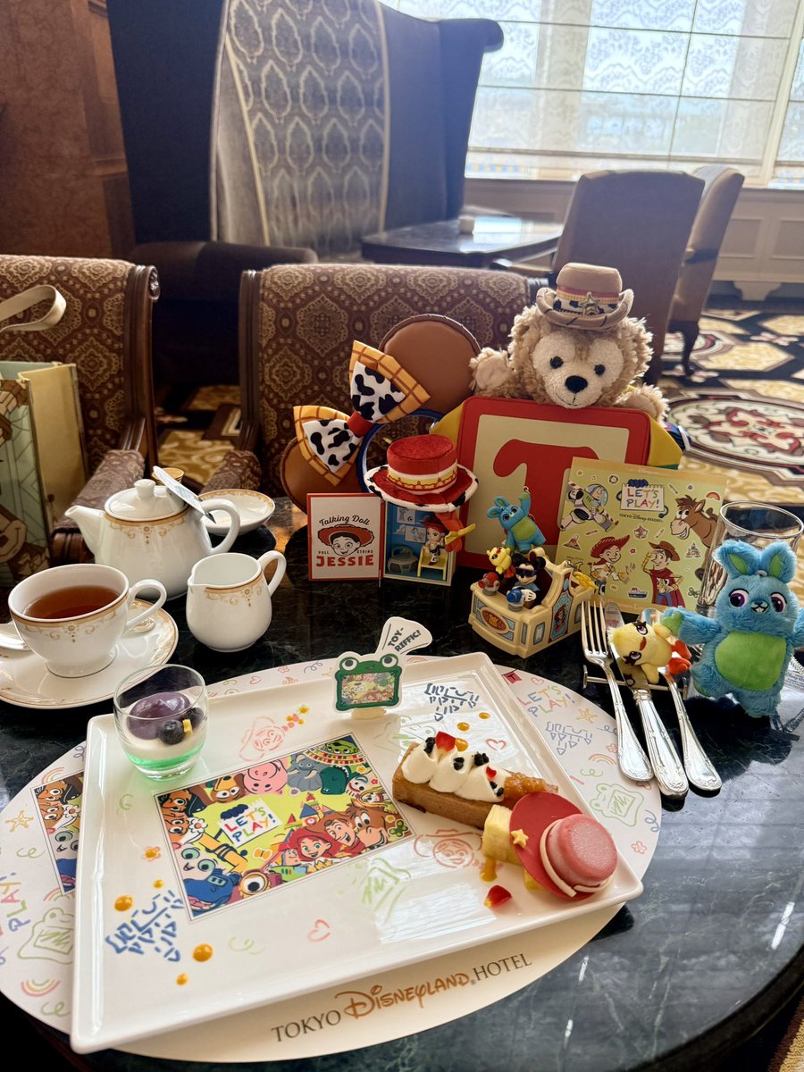 igyuline's tweet photo. 🧡ドリーマーズラウンジ🧡

🚀🧸ファンタイム・ウィズ・トイストーリー５🤖✨
スペシャルセット🍽️

メニューには桃🍑＆葡萄🍇が使われたメニューが多いです😋💭
サルシッチャとナスのラグー🍝も美味しかった〜👏 https://t.co/crh2VNb3JW