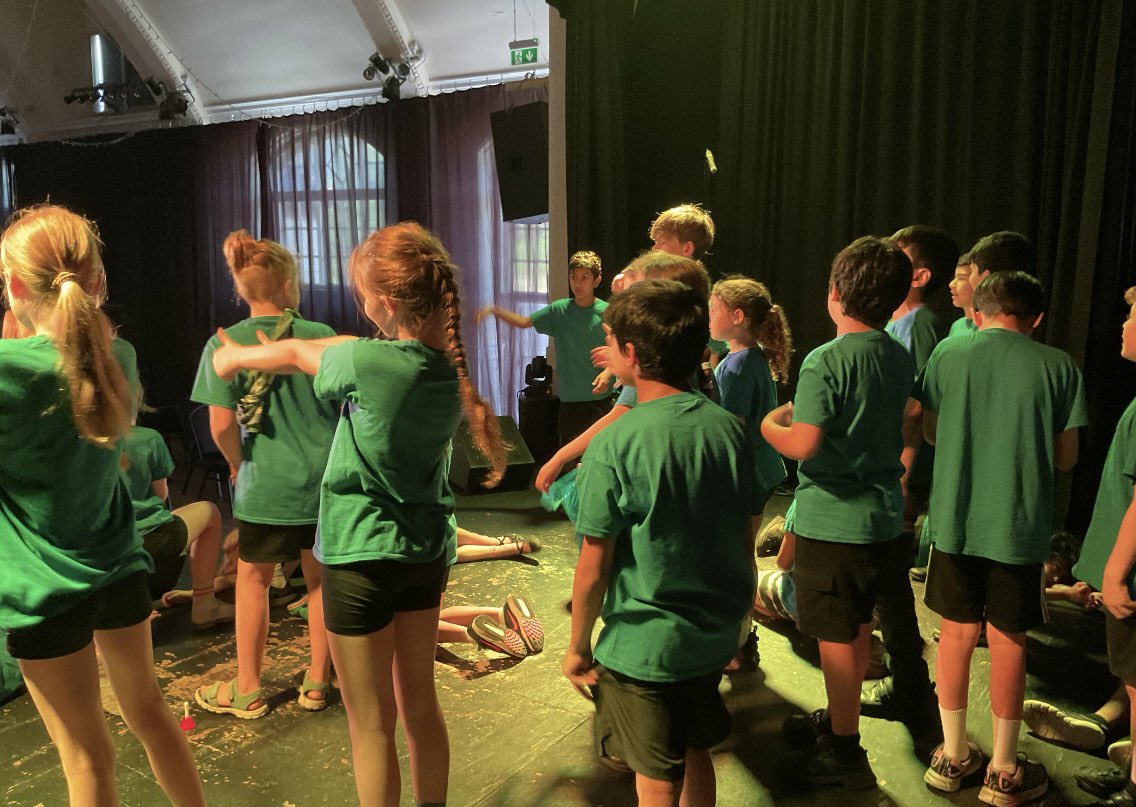 BeaverRoad_Pri's tweet photo. O brave new world, that hath such excellent Year 4 players upon our stage tonight. 🎭⚡ #TheTempest https://t.co/XRqT3bKyNr