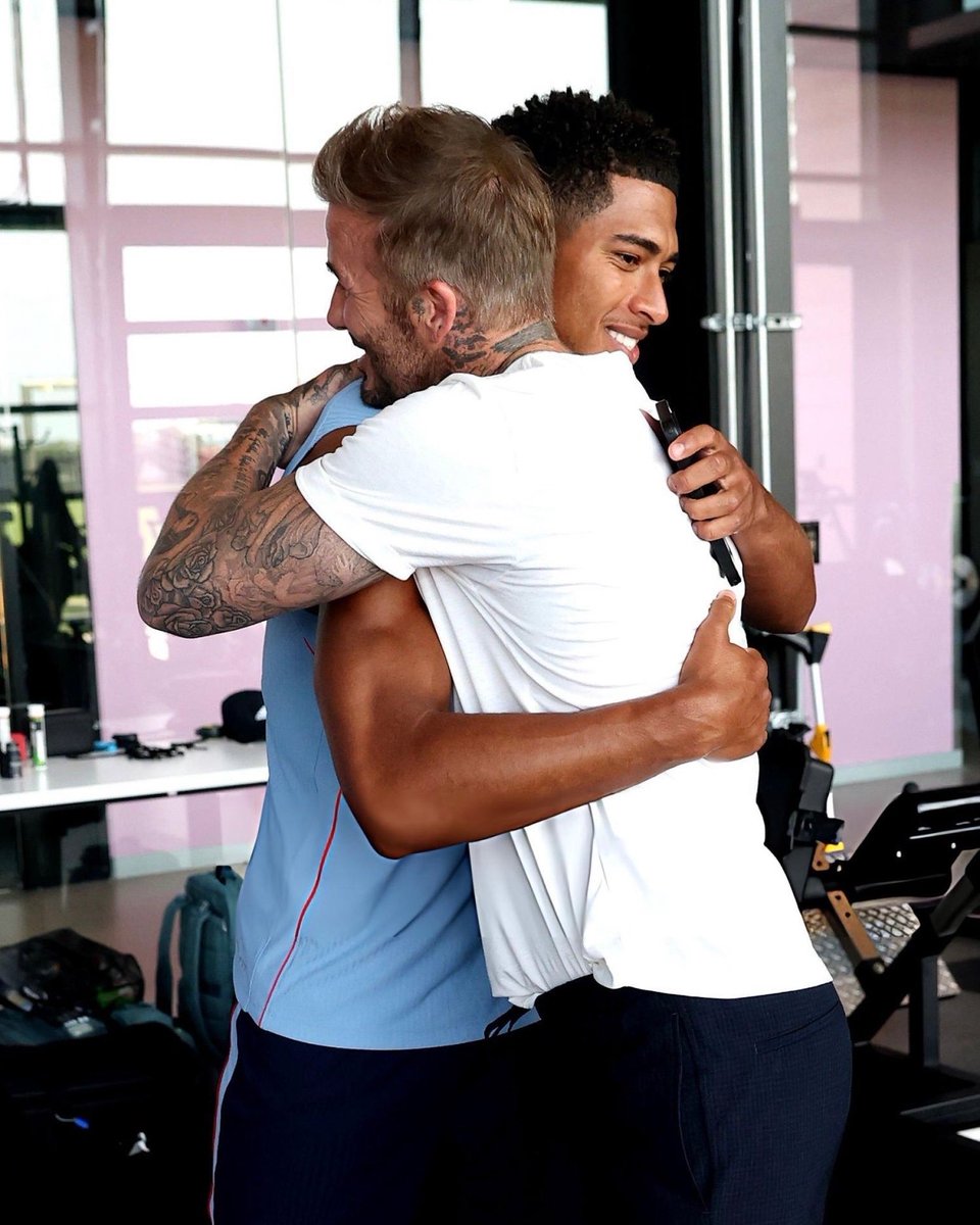 BeyondScoreCF's tweet photo. Jude Bellingham and David Beckham. https://t.co/h8R2mqaocH