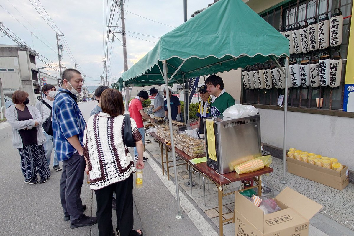 machiyakan's tweet photo. 今日は小諸市民まつり第一弾「みこし」開催中！
ほんまち町屋館では
本町実業会による出店があります。
(焼き鳥 ビール 綿菓子 かき氷 など)
いらっしゃいませー
#小諸　#市民まつり https://t.co/dGIDO9HFX6