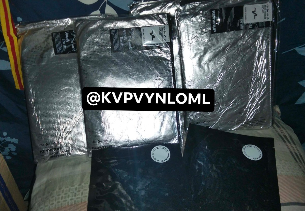 kvpvynloml's tweet photo. already bought every versions of keyvitup albums 3 months ago and the other day i was so bored scrolling so ended up buying another keyvitup albums again☺️
can't wait for my vayonn albums to arrive 😍🍏🍎
#keyvitup #vayonn
#inkode #inkodefamily https://t.co/4rpdQDp5GS