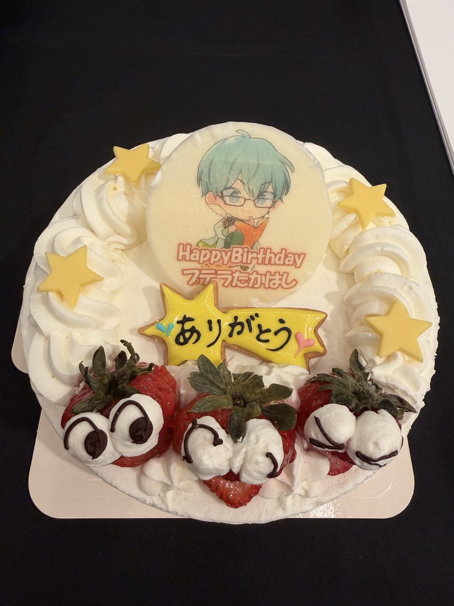 ptehashi's tweet photo. 配信終わった後にサプライズでケーキと寄せ書きをいただいた！！

全く知らなかったから驚いた！！
寄せ書きを書いてくれた人ありがとう！

#高田村交易所 https://t.co/P1lc3fMzv4