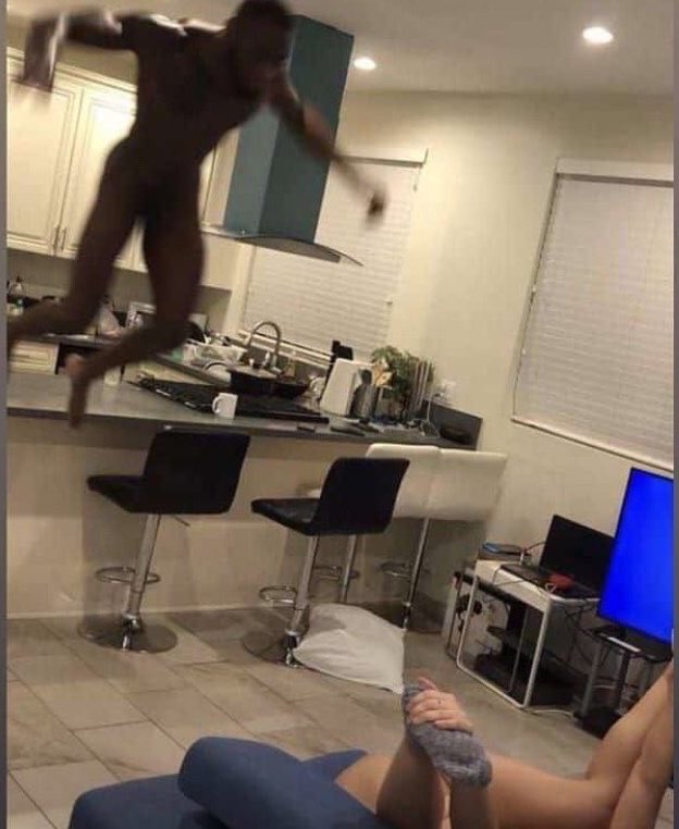 loudsulk's tweet photo. @iPad_Latino Naked cats are weird 😣 https://t.co/mcOIsGyGEW