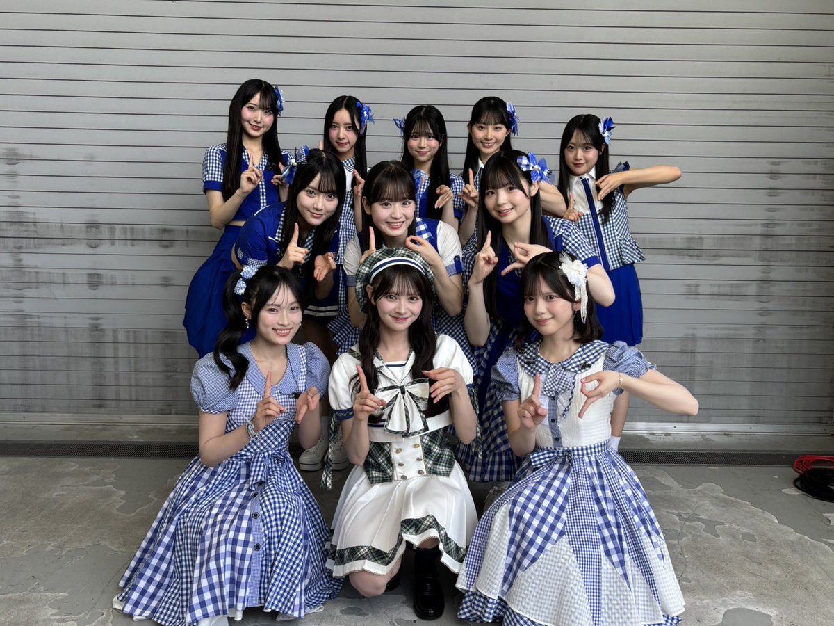 AKB48_staff's tweet photo. 💙🌻19期生昇格記念LIVE DAY1🌻💙

昼公演ありがとうございました☀️👒
2年前のお披露目の曲 
#ギンガムチェック から始まる
キラキラ❕フレッシュ❕なセトリで
お届けしました💫🫧

夜公演も盛り上がっていきましょう🌛
生配信はTELASA（テラサ）で🛰️
https://t.co/ju6D0PnFny

#AKB19期生_ギンガムコン