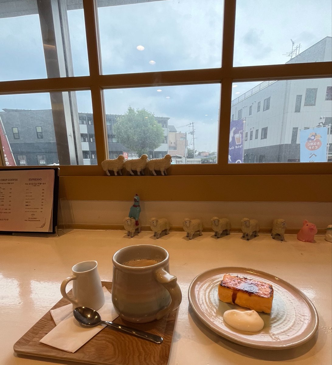 lemonspy3's tweet photo. 道中と現在。

作並のレコード屋さん。すごい品揃えだった。SORA CAFE。ケーキ全部美味しそう。わんこちゃんやら、勉強してる人たちやらいてほっこり空間。 https://t.co/CUmdLTi1UW