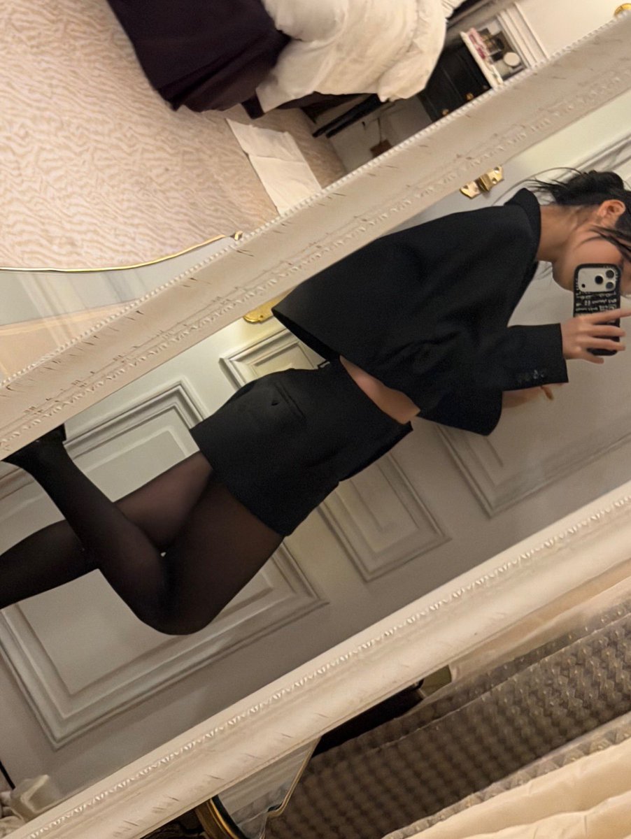yoonsyo's tweet photo. pfw26 had me rockin way more black than i ever do. that ain’t even really my color but i ain’t gon lie every fit that night was hittin. ain’t miss once. ain’t even need no loud makeup either, still walked through that night feelin myself. https://t.co/Dhzo9YkKUJ