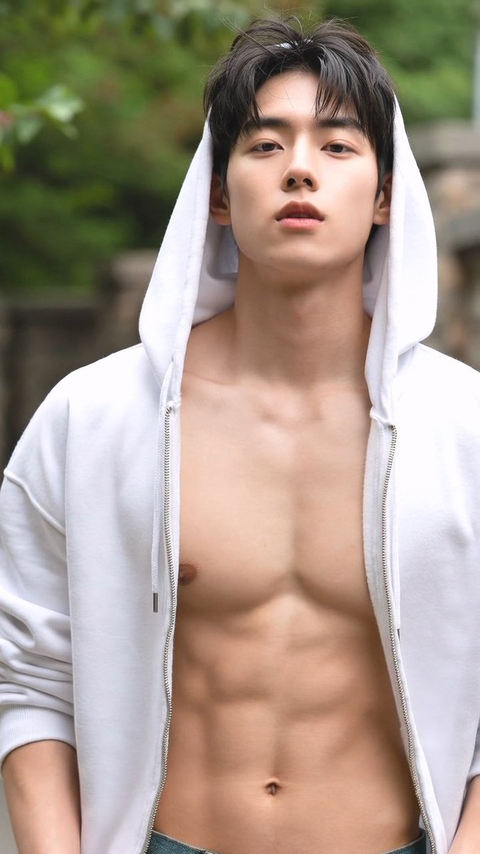 Vitamin_Gii's tweet photo. #VitaminBoy
白のパーカーを被ってる姿が可愛すぎるのに、ジッパーの中が男らしくてドキドキが止まらない。 https://t.co/1DseGAhjS2