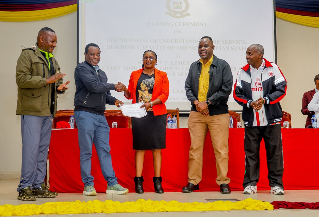 NPSOfficial_KE's tweet photo. 𝗖𝗟𝗢𝗦𝗨𝗥𝗘 𝗢𝗙 𝗧𝗛𝗘 𝗖𝗔𝗣𝗔𝗖𝗜𝗧𝗬-𝗕𝗨𝗜𝗟𝗗𝗜𝗡𝗚 𝗪𝗢𝗥𝗞𝗦𝗛𝗢𝗣 𝗙𝗢𝗥 𝗡𝗘𝗪 𝗡𝗢𝗡-𝗨𝗡𝗜𝗙𝗢𝗥𝗠𝗘𝗗 𝗦𝗧𝗔𝗙𝗙 𝗔𝗧 𝗧𝗛𝗘 𝗡𝗔𝗧𝗜𝗢𝗡𝗔𝗟 𝗣𝗢𝗟𝗜𝗖𝗘 𝗟𝗘𝗔𝗗𝗘𝗥𝗦𝗛𝗜𝗣 𝗔𝗖𝗔𝗗𝗘𝗠𝗬 – 𝗡𝗚𝗢𝗡𝗚'

The inaugural five-day capacity-building workshop for 146 civilian staff drawn from across the National Police Service (NPS) concluded yesterday, July 10, 2026, at the National Police Leadership Academy (NPLA) – Ngong'.

Mr. Peter Sichangi, Director of Administration – NPS, presided over the closing ceremony. In his address, he thanked the Inspector General of the NPS, Mr. Douglas Kanja, for championing the workshop. 

He encouraged participants to apply the knowledge acquired in their respective stations to enhance workplace performance, embrace innovation, uphold the highest standards of professionalism, and continuously seek opportunities to improve systems and processes within their areas of responsibility. 

Mr. Sichangi further urged them to remain ambassadors of the NPS values, reminding them that their conduct, commitment, and work ethic are integral to the efficiency of the Service.

Delivering remarks on behalf of the Commandant of NPLA, Mr. David Kainga, AIG, the Deputy Commandant of NPLA, Dr. David Muthondeki, CP, commended the participants for the discipline and cooperation demonstrated throughout the workshop. 

He emphasized that the programme was specifically designed to deepen their understanding of the policing subculture and to enable them to deliver services more effectively and efficiently.

The Assistant Director of Human Capital Management, Mr. Philip Rono, who also served as the workshop coordinator, expressed appreciation to the NPS leadership for organizing the initiative. He noted that the non-uniformed staff are now returning to their duty stations well-equipped, rejuvenated, and committed to enhanced service delivery.

Key topics covered during the workshop included the structure of the NPS, its mandate, chain of command and communication, customer care, and other relevant areas. The programme concluded with a team-building session.

Also in attendance were Mr. Julius Olayo, NPS Director of Human Capital Management; Mr. Peter More, NPS Deputy Director of Human Capital Management; senior officers from the NPS; and facilitators.