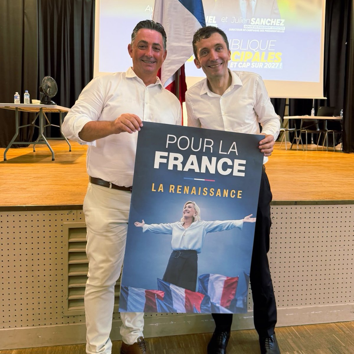 Rnational44's tweet photo. Pour la France, la renaissance. Julio Pichon, membre du bureau départemental du RN de la Loire-Atlantique, était hier soir chez nos voisins vendéens, à Fontenay-le-Comte, aux côtés de Julien Sanchez, directeur de la campagne présidentielle.
#RN44 #RN85 #PaysDeLaLoire #PdL https://t.co/Wdb3IJUWtQ