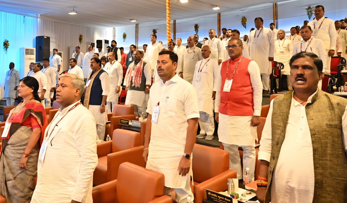 mkrtiwari_bjp's tweet photo. गया जी स्थित बिपार्ड में बिहार विधानसभा के माननीय सदस्यों के प्रबोधन कार्यक्रम में भारत के मा० उपराष्ट्रपति श्री सी. पी. राधाकृष्णन जी,बिहार के महामहिम राज्यपाल सैयद अता हसनैन जी,मा० मुख्यमंत्री श्री सम्राट चौधरी जी, बिहार विधानसभा के अध्यक्ष डॉ प्रेम कुमार जी के साथ सम्मिलित हआ https://t.co/2j9vdmCf8p