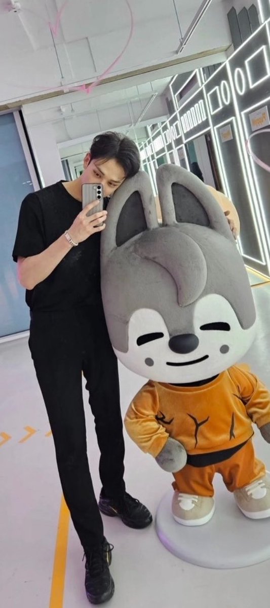 runrunwolf's tweet photo. 身長高くないのに頭身と比率がすごいﾊﾞﾝﾁｬﾝさん https://t.co/PlU8Qxk7TN