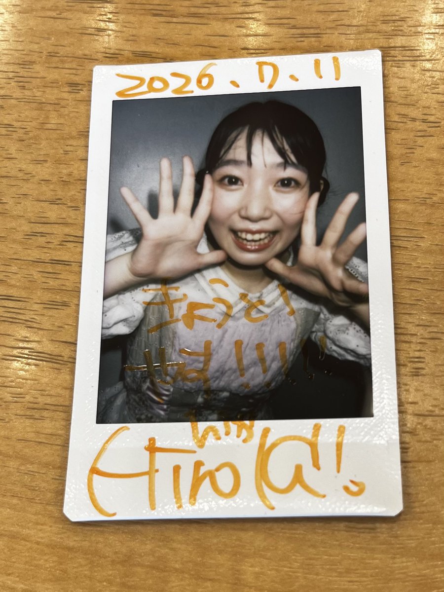 ykit's tweet photo. タイミング的に、特典会行けないかもと思ってたのですが、最前張ってた グットクルーのヲタクさんに、さくまるの時変わりますよ？と言ってくれたので、一旦フロア離脱して、大華ちゃんとチェキ撮れました😌

最初、やすに似てる人がいるなぁと思ってたそうです。最後の方の曲で立ち位置真っ正面になってから、沢山レスありがとうございました😁

#廣川大華 #開歌