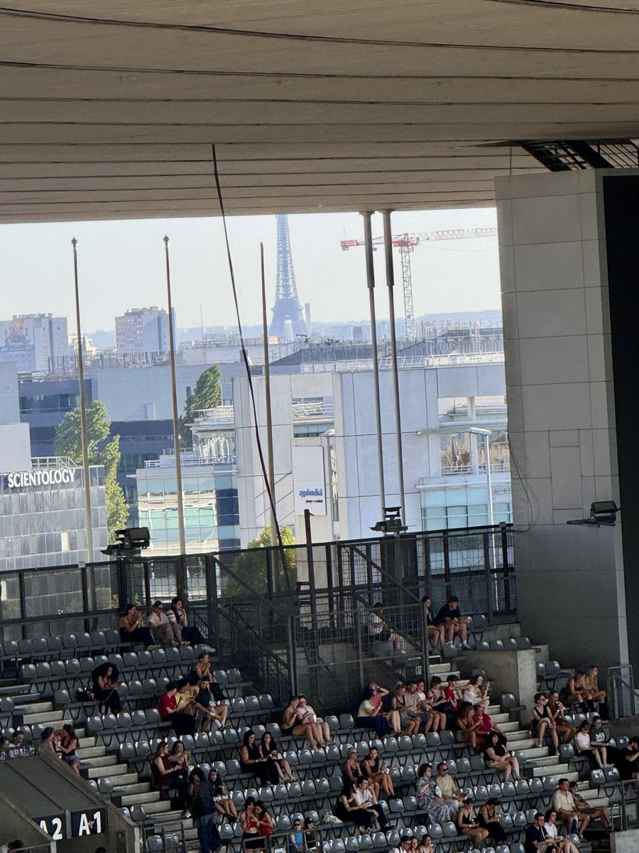 cris59279's tweet photo. #TheWeeknd #AfterHoursTilDawn #StadeDeFrance #Paris #XO https://t.co/tNqWyxiNDC