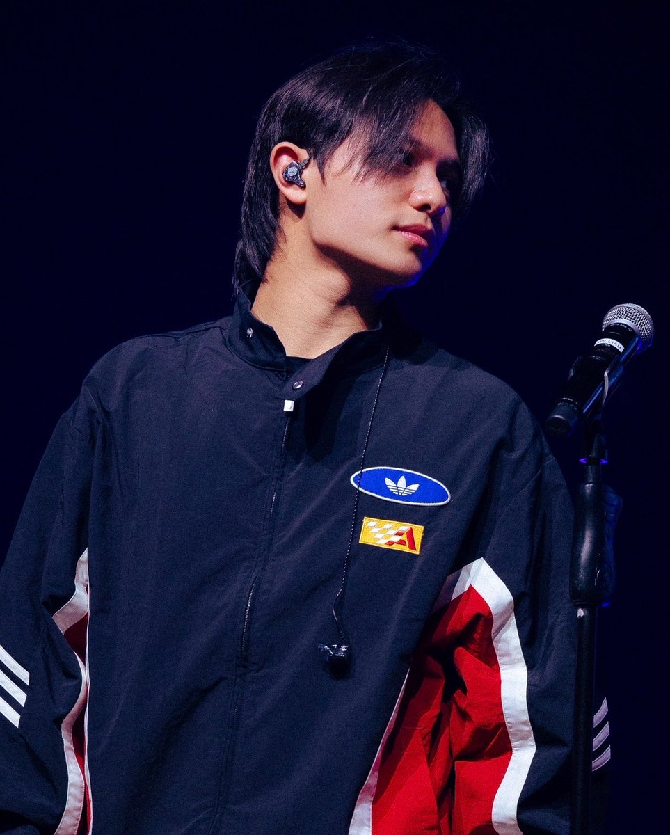 valcrazyforWE's tweet photo. WILLIAM LOOKS SO HOT 🥵🔥
the fact he looks good both  barefaced and full makeup 

 #LYKNDuskAndDawnxJakarta #williamjkp https://t.co/DWiazTKUNQ