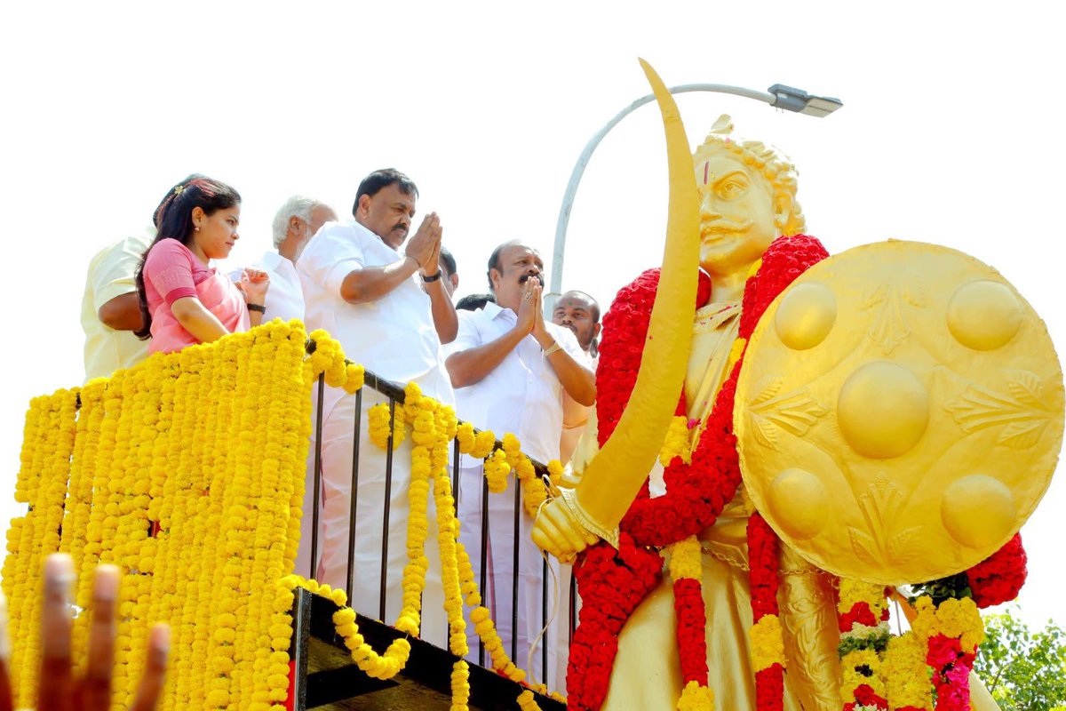Anbil_Mahesh's tweet photo. ஆங்கிலேய அடக்குமுறைக்கு எதிராக தமிழ் மண்ணில் கிளர்ந்தெழுந்த மாவீரன் அழகு முத்துக்கோன் அவர்களின் பிறந்தநாளில் அவரின் தியாகத்திற்கு வீர வணக்கம் செலுத்துவோம்.

பீரங்கிக்கு அஞ்சாத அவரின் நெஞ்சுரத்துடன் என்றும் ஆதிக்கத்தை எதிர்ப்போம். https://t.co/YQMXQjxnaA