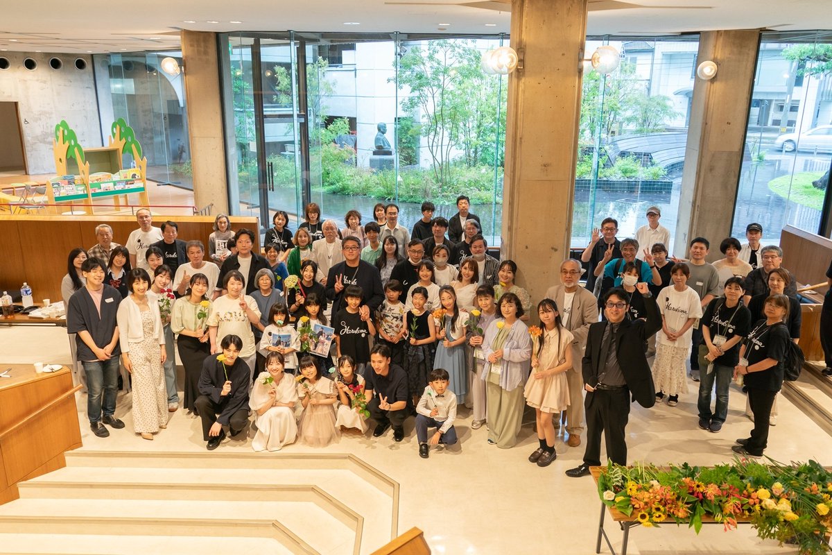 yukarinu2's tweet photo. 7/4。坂出市民ホールにて、
シナリオ講座仲間がシナリオ・監督をした香川オールロケ映画『ハルカナ〜碁盤は知っているので捨てないでください〜』の完成披露試写会。スタッフで朝から会場準備と受付のお手伝い。250名近い来場者でチケットのもぎりもアセアセ。上映会後は懇親会。#自主映画　#囲碁 https://t.co/PSJUDd6ybZ