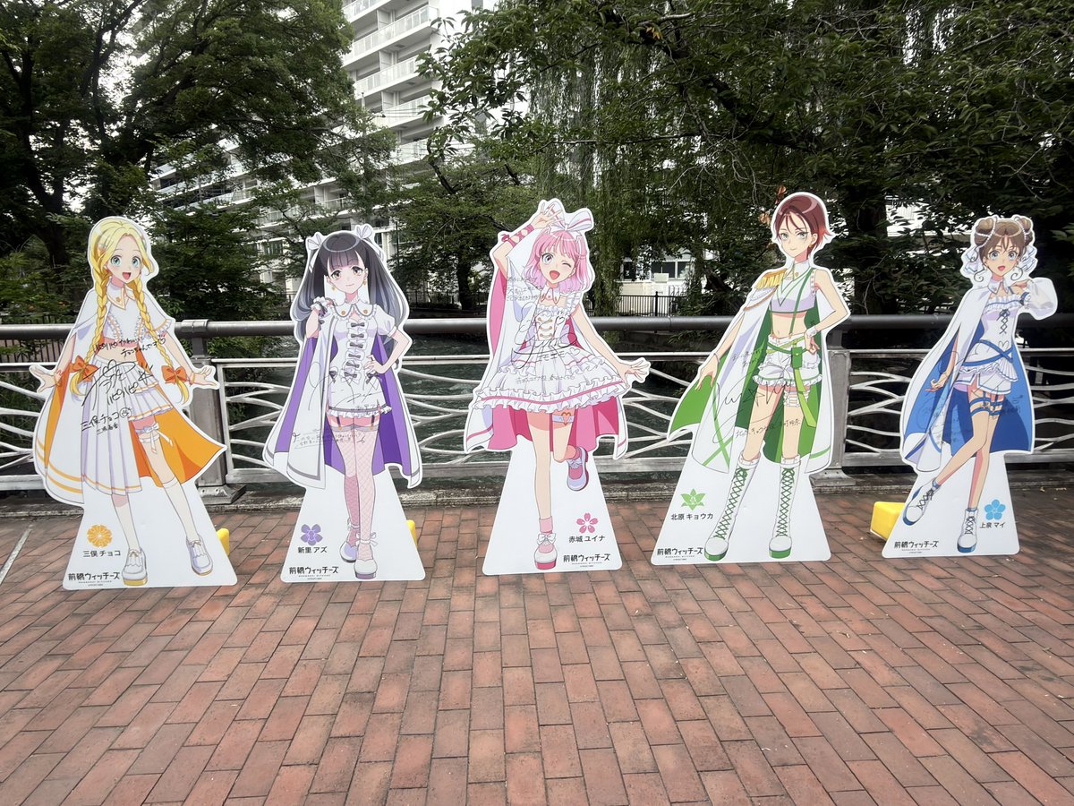 meganyoro's tweet photo. 中央通り商店街イベントで飾っていたやつにサイン入って展示しているってことっすね。
クイズもあるので隅々までチェックと https://t.co/aXz5SpMzoV