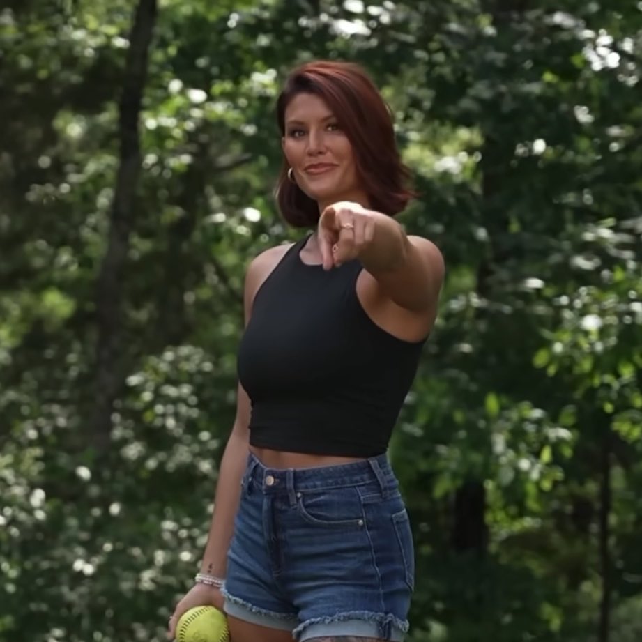 RealCageDalton's tweet photo. I would be cool with WWE signing Haley on Big Brother season 28 after Big Brother is finished. She has the entire total package, the look, and the athletic skills to be great in WWE! #WWE #BigBrother #BB28 #SmackDown https://t.co/FMUn0ZD3BO