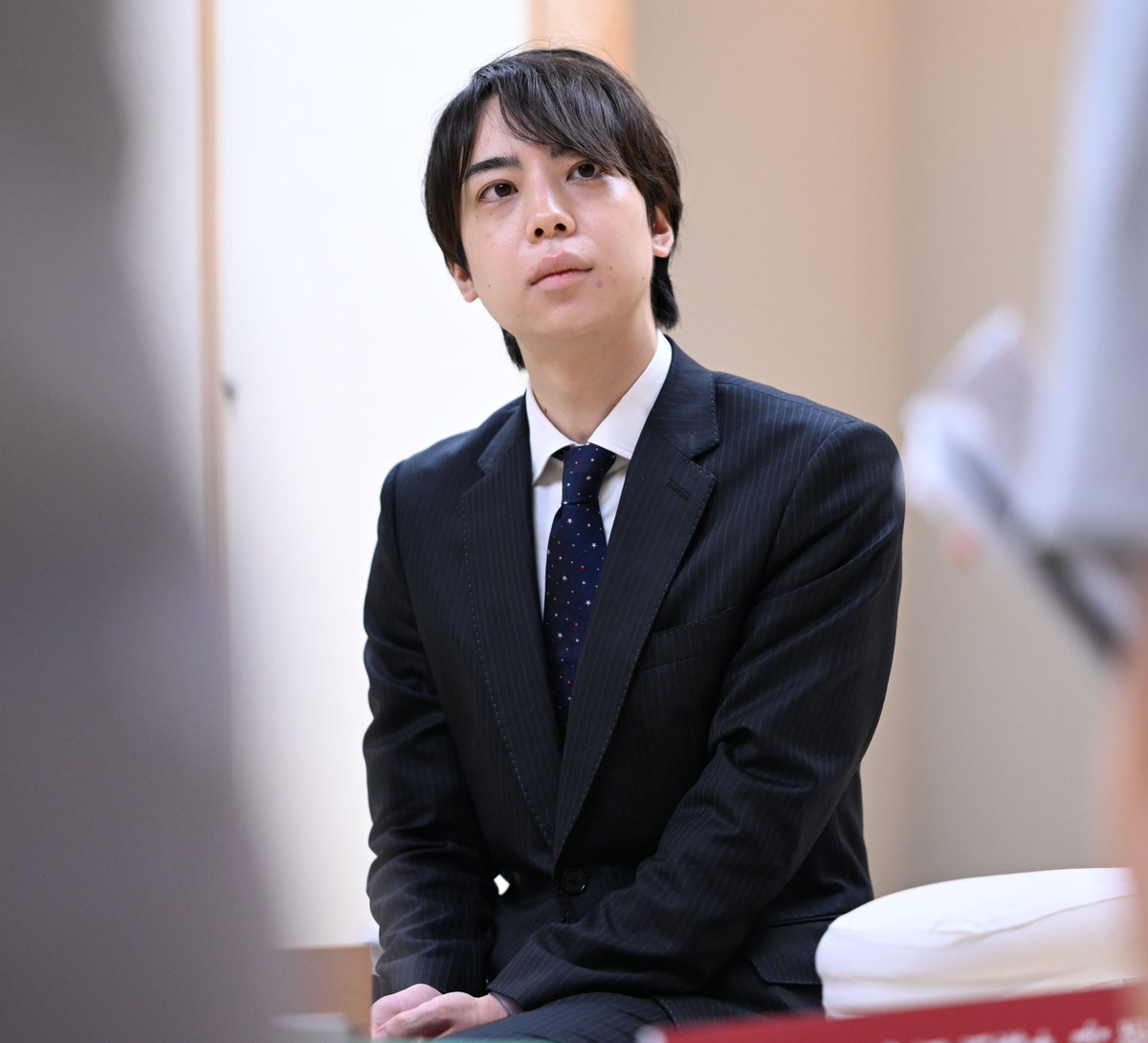 朝日杯将棋オープン戦、齊藤優希四段と大城千花さんは熱心に感想戦を