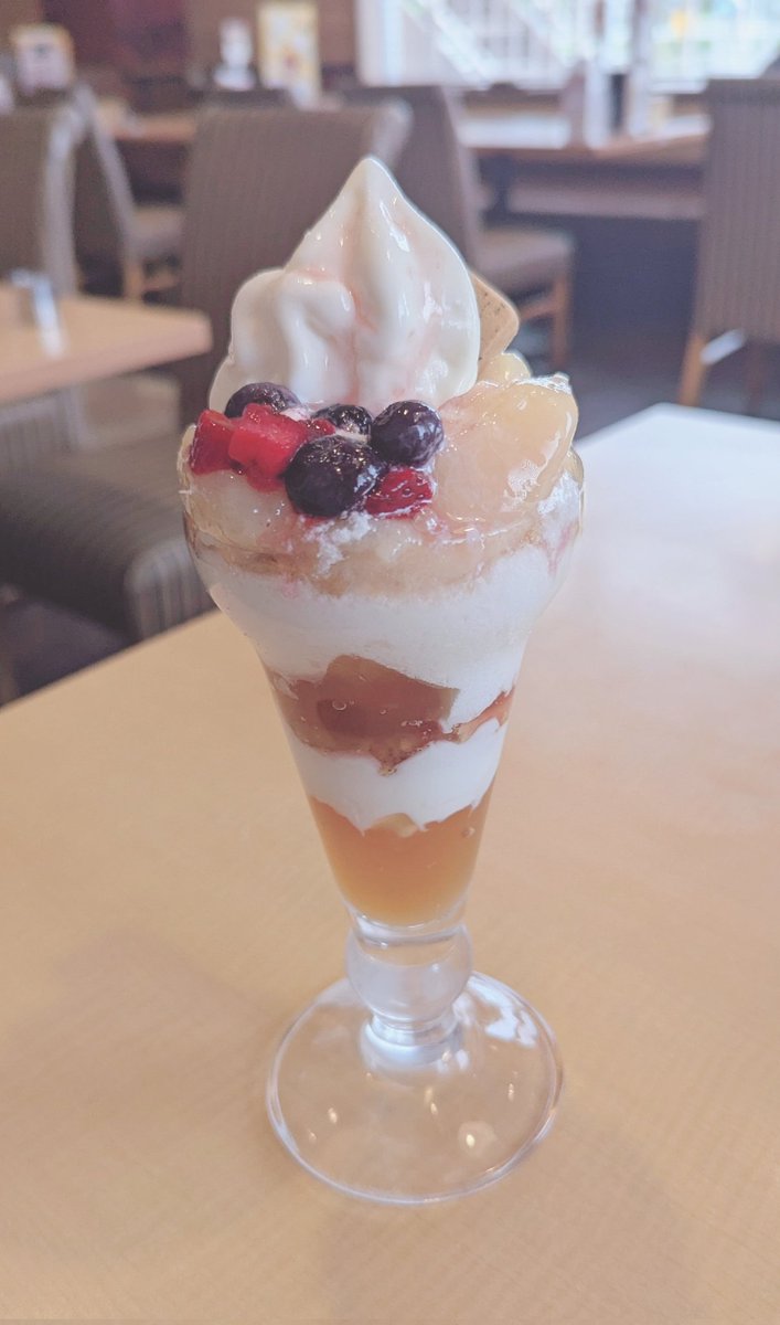 Ray_cos0x0's tweet photo. 今日は桃づくし🍑
気になってたの両方食べて飲んできた😋
スタバのお姉さんが描いてくれた桃、味があってかわいい😂 https://t.co/CVjAlCrWaL