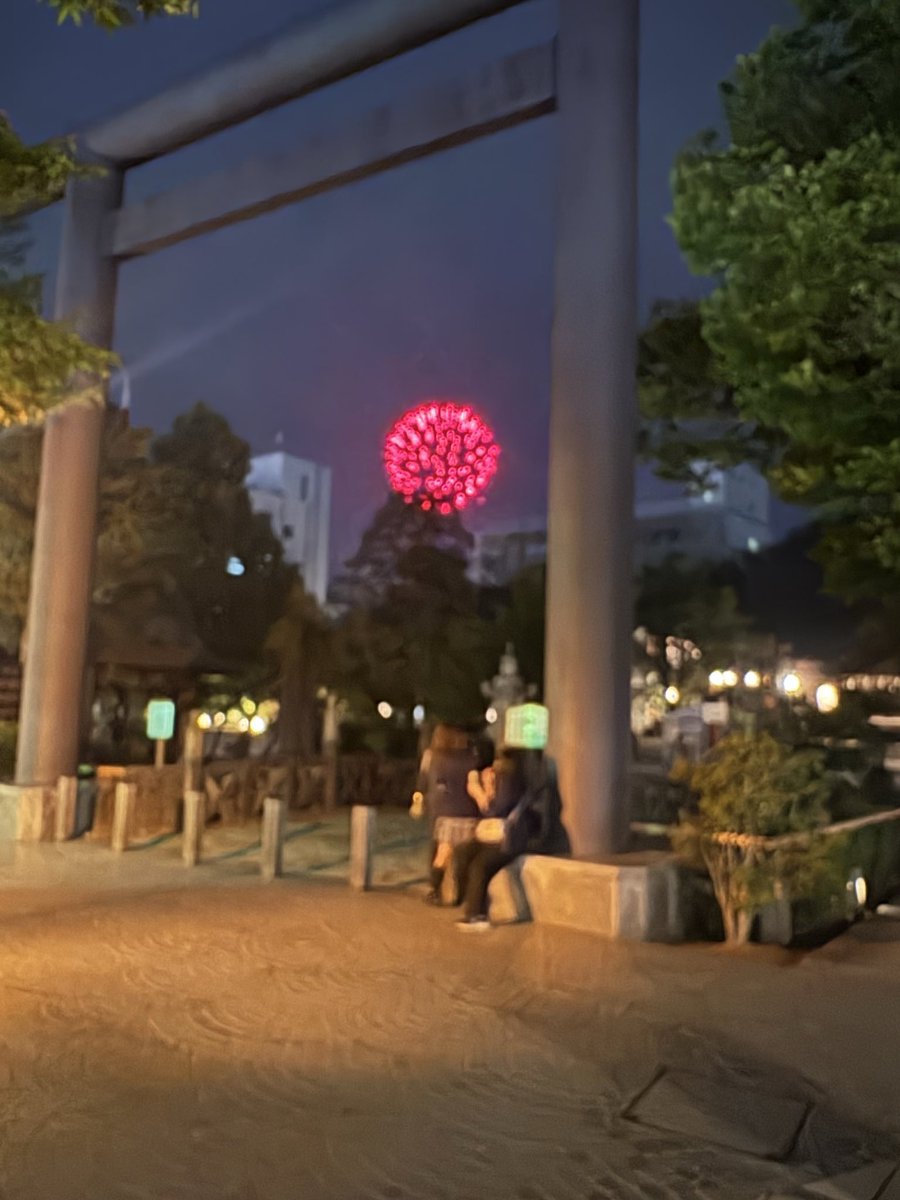 _yuhiozora's tweet photo. 松本公演２日目。昨日は終演後四柱神社の鳥居越しに花火みれました。大好きな松本っ！明日まで信毎メディアガーデンでお待ちしてます。 https://t.co/HRIcnS8LBx