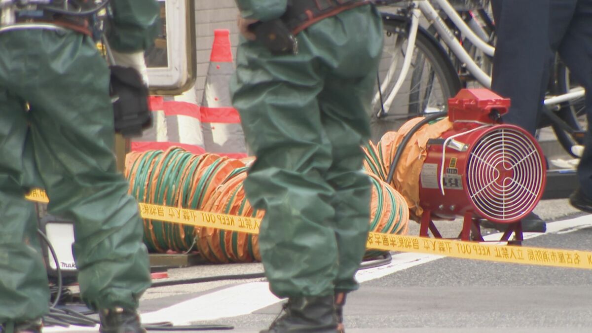 livedoornews's tweet photo. 【通報】バーの女性客が店の外で催涙スプレー噴射か、客と従業員ら約20人が一斉に体調不良に
https://t.co/5tDX6R7Zna

女性は催涙スプレーのようなものを護身用で持っていて、効力を知人の女性に見せるため、店外でスプレーを噴射したと話しているという。客と従業員の計約20人が咳の症状を訴えた。 https://t.co/3bb4TfMkRP
