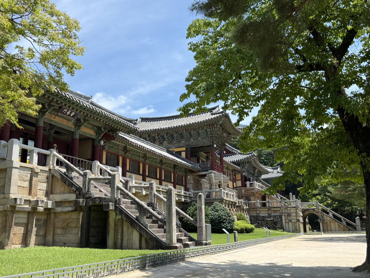 shotalaugh's tweet photo. 韓国2日目は慶州の世界遺産をたくさん見てきたぞ！！暑かった～～～🥵 https://t.co/IAgw4agsFL