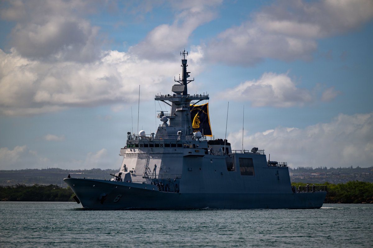Roberto_yeager's tweet photo. #RIMPAC (ediciรณn exรณticos)
Desde ๐ต๐ญ la FFG-06 Miguel Malvar
De ๐ต๐ช el AMP156 BAP Pisco (con un #SeaKing ex-#Armada)
Y de ๐ณ๐ฟ el HMNZS Aotearoa A11
(#USArmy photo by Amber Edwards/#USNavy Mark Bergado) https://t.co/BSLcA6PCGX
