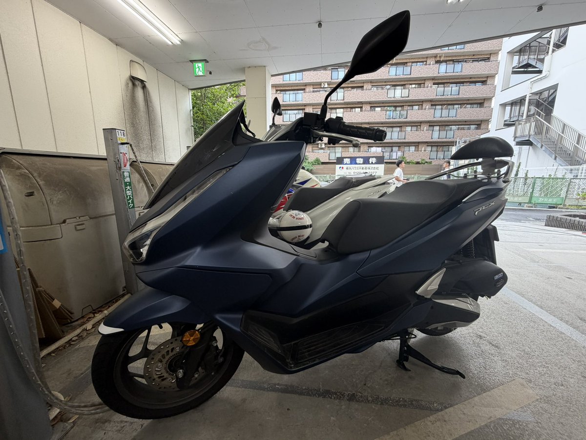 gravity808's tweet photo. 土曜日のワークアウト💪カーディオと筋トレ、だんだんと筋トレ🏋️♂️の負荷を増やしてる、今日は週末で道も駐輪場も混んでるから、大型車じゃなくて PCX できました
#レズミルズ #LesMills #ボディコンバット #BODYCOMBAT #ボディパンプ #BODYPUMP #バイク #PCX https://t.co/2ci0WFFHXC