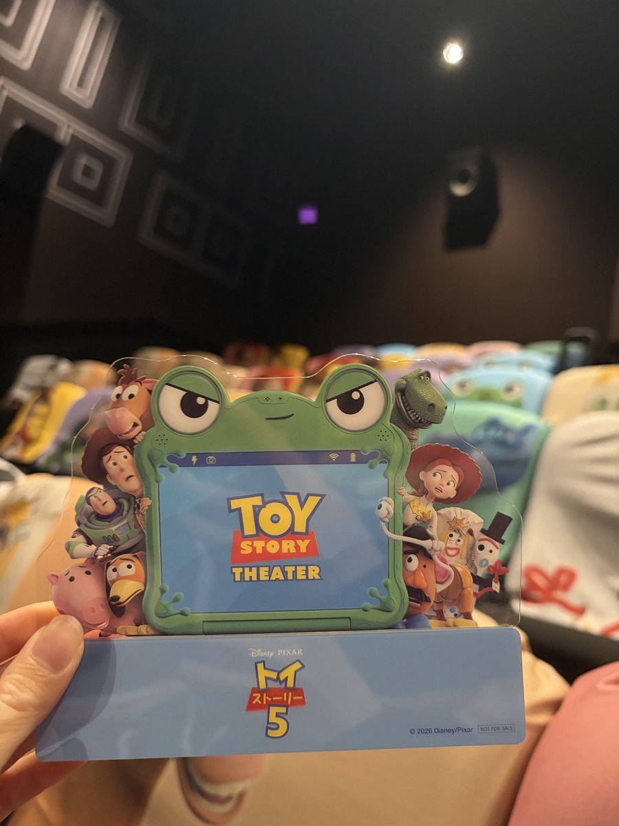 ichigoramune22's tweet photo. 昨日トイストーリー5みにいってきたよ！！椅子が可愛かった🥰️ https://t.co/4yfHvU19U7