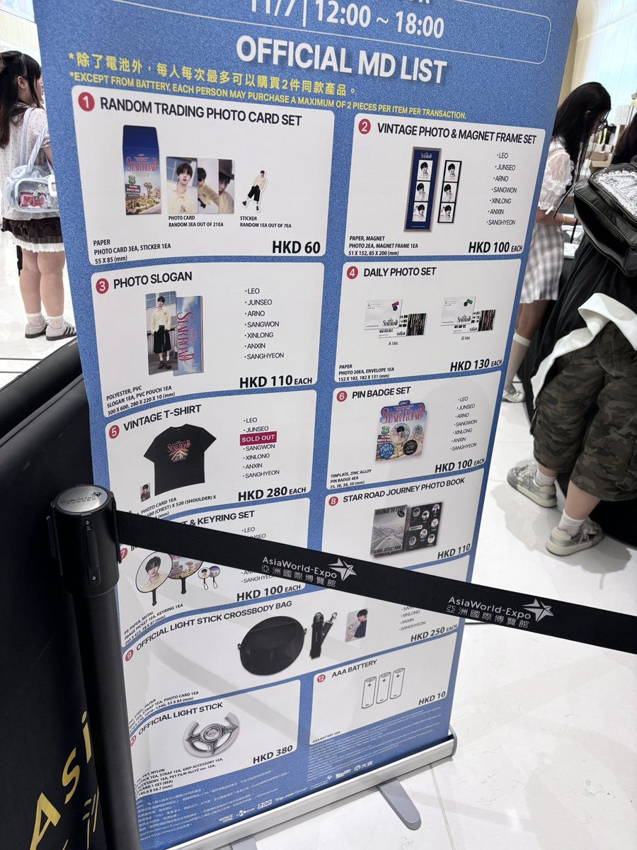 jiahaojoy's tweet photo. arno's t-shirts sold out the fastest and all of his other merch except the light stick crossbody bag sold out too at today's hong kong fan-con! 💜 

pics cr. @/my_heroes_0925 https://t.co/0js7ltFRue