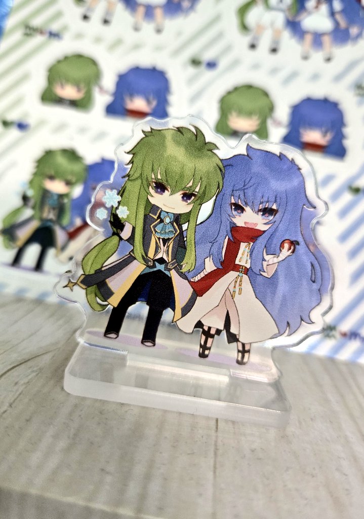 nemnemuru's tweet photo. 部屋が暗いけど仕上がりこんなかんじです アクスタは保護フィルム剥がすともう少しクリアな感じになります～ ステッカーはクリア素材が結構しっかりしていて良い感じです https://t.co/ywLSTuUEzV