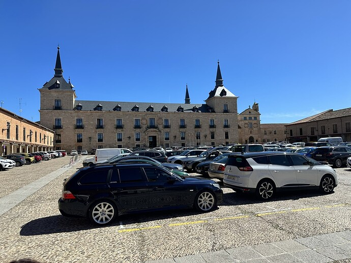 GuiriTricornio's tweet photo. el núcleo teórico de la derecha real suele ser basura: siempre les quedará la estética.

Pero me ha sorprendido lo muchísimo que la derecha española idolatra "lo paco" mientras pasa absolutamente de cualquier tema patrimonial, naturaleza y paisaje de España. https://t.co/fKjcD58bFk