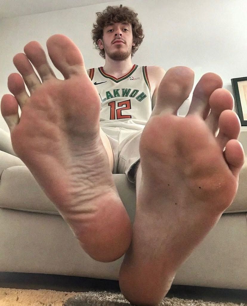 malefeetheavenx's tweet photo. Camera said "Let's capture a normal bedroom view" 📸
Then the vibe shifted
Fans said "Nobody was ready for this ultra close-up foot view" 🦶🤤
https://t.co/iO2GOfHAUw https://t.co/vSk3EySyR5