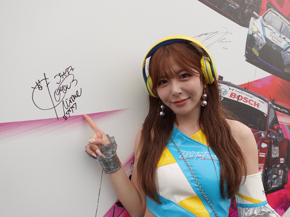 supergt_square's tweet photo. #16 一之瀬 優香さん（ARTA MUGEN）、#777 水瀬 琴音さん（D’station Racing）に
SUPER GT Rd.6 SUGOの大会フォトポイントへサインをいただきました✨

ご来場の皆様、ぜひチェックしてくださいね！
イベント後はSUGO CAFÉ横に設置されますよ〜🤗

#SUPERGT #SUPERGTEXPERIENCE https://t.co/iXUuZSztbE