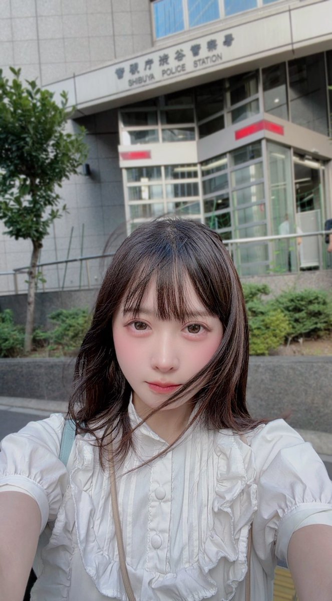 amatsuuni's tweet photo. 私は犯罪、法律違反、侮辱も
何一つしてないのにもかかわらず
個人情報の流出と捏造による悪質なデマ、侮辱などの暴言による、業務妨害を受けました。

Abema Primeにも出ている"あおちゃんぺ"という人物から被害を受けています。

本人はこちらについての対処の動きについて「楽しみにしてまーす！✌️✌️」と
吐き捨て、訴訟されること等を
面白がっており、極めて悪質に
個人情報を拡散しています。

この方が発端により、私の個人情報流出させることが流行しています。

私が何か悪い事をしたなら、その悪事自体は晒されても私は納得できますが、
保険証に書いてあるような部類の個人情報を流出させる事や罪のない私の周りの人間にまで迷惑をかける事に、正義はあるのでしょうか。

時間がかかろうと、刑事と民事二軸で戦っていきます。

そしてサンミュージックは、
こんな人間と仕事をしている事をどうお考えでしょうか。