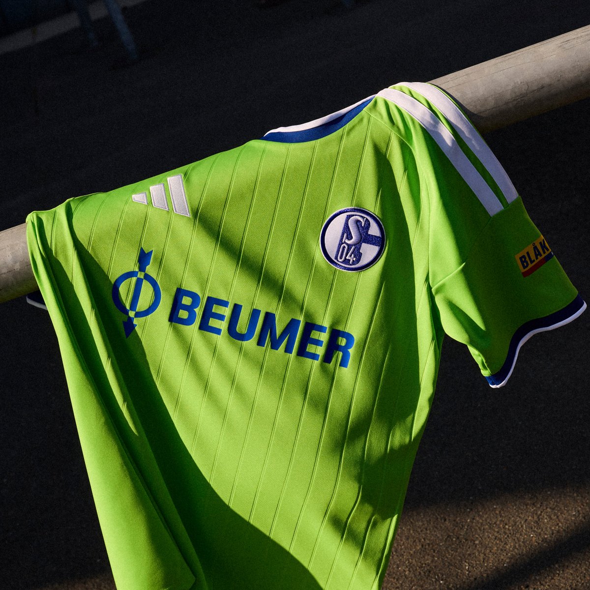 s04_jp's tweet photo. 2026-27シーズンのサードキットが登場！🚨👀👕

公式ファンショップで購入可能 ▶️ https://t.co/XzDuQ7RHN1

#S04 | #11teamsports | @adidasfootball https://t.co/mZgp1RV06k