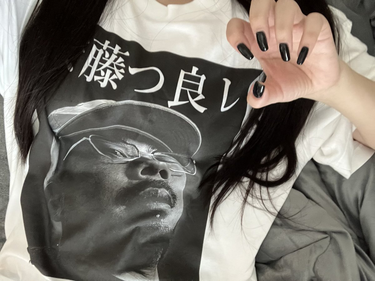 ritan_ooO's tweet photo. おきにのTシャツに合わせて
またまた黒のネイルにした〜🐦⬛
#家出少女 #RUNAWAYGIRLS https://t.co/TKcJGFek3j