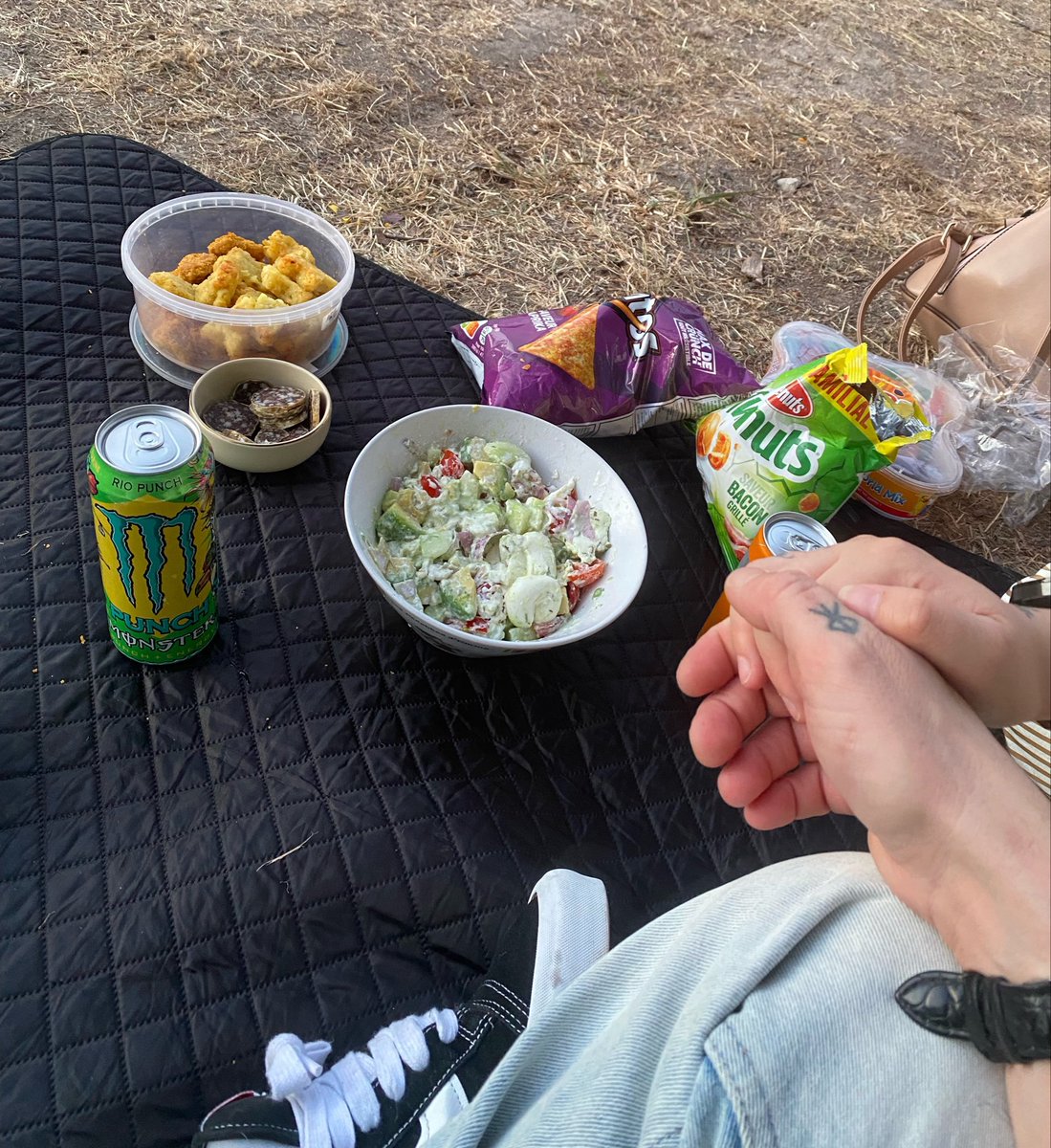 Ratpi51100's tweet photo. Premier Cinéma en plein air avec ma n’amoureuse 😁 🎦 https://t.co/f2WLk6IeFs
