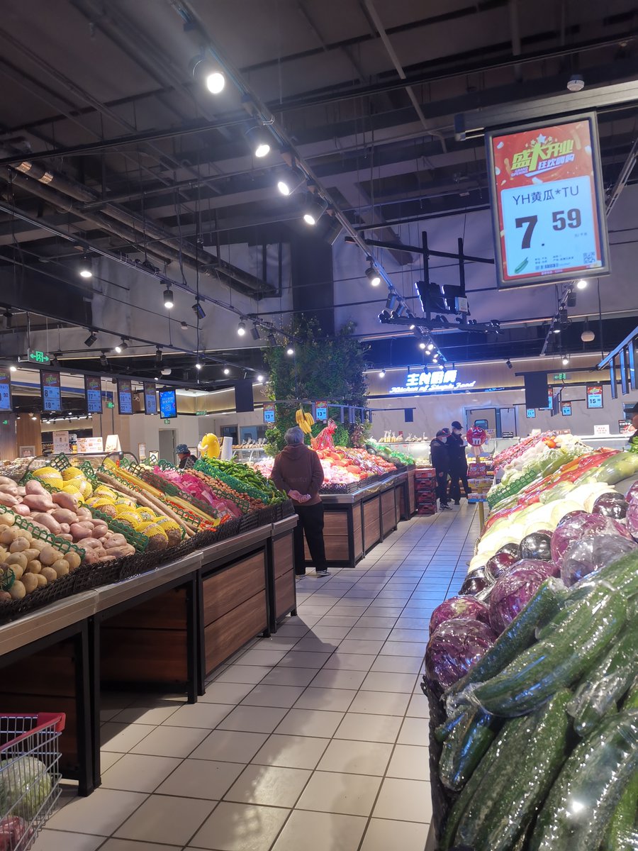 SimonDammann's tweet photo. Stocked up on late-night snacks, iced coffee, and essential toiletries at the corner store—all set for the week ahead! https://t.co/5biUVr5sSZ