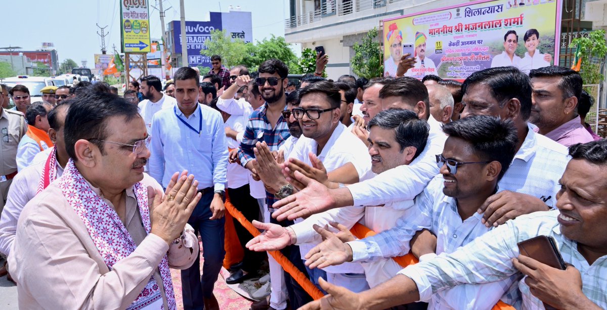 BhajanlalBjp's tweet photo. आज केकड़ी विधानसभा क्षेत्र पहुँचने पर देवतुल्य कार्यकर्ताओं एवं स्थानीय जनता द्वारा मिले अपार स्नेह, आत्मीय स्वागत और सम्मान के लिए आप सभी का हृदय से आभार!

इस सुअवसर पर 'एक पेड़ माँ के नाम' अभियान के अंतर्गत पौधारोपण कर 'हरियालो राजस्थान' के संकल्प को साकार करने तथा पर्यावरण संरक्षण के प्रति अपनी प्रतिबद्धता दोहराई। सभी प्रदेशवासियों से मेरा आग्रह है कि हरित, स्वच्छ और समृद्ध राजस्थान के निर्माण के लिए एक पौधा अवश्य लगाएँ!

इस अवसर पर प्रदेश अध्यक्ष श्री @madanrrathore जी, केंद्रीय कृषि राज्य मंत्री श्री @mpbhagirathbjp जी सहित अन्य जनप्रतिनिधिगण उपस्थित रहे।