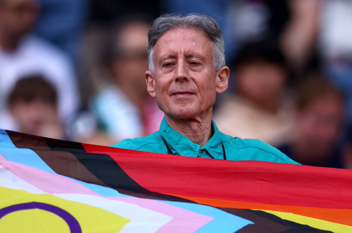 bindelj's tweet photo. Peter Tatchell believes that it is fine for adult men to sexually abuse 9-year-old boys, and that the boys enjoy it. He is a long-time apologist and advocate for child sexual abuse, and yet is seen by some as a 'national treasure'. Article (from last year) in reply: https://t.co/32xkFYwbXd