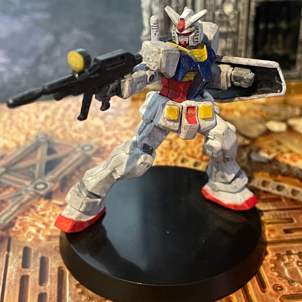 charonsuidou's tweet photo. ガンダムアッセンブルのガンダムを塗装してみました！

小さいミニチュアでも、色が入るとかなり雰囲気変わります🔥
店頭でも実物を見られますので、気になる方はぜひチェックしてみてください！G3・プロガンカラーに塗装してもいいな～
#ガンダムアッセンブル #ガンプラ #ウォーハンマー https://t.co/joz114Nb1d
