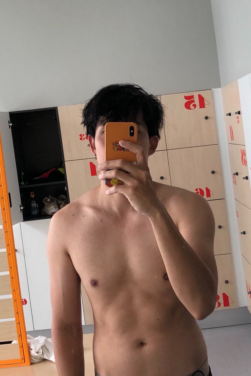 Itsr_p's tweet photo. 1st time gym             VS                now https://t.co/IE0L3Xgj5S