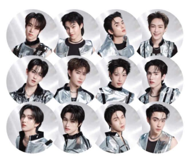 puppapxiion's tweet photo. ไม่ตลกอ่ะ ใครเลือกรูปพัดฮาร์ท อันนี้ใช้วิจารณญานในการเลือกยัง มู้ดไม่เข้ากับเพื่อน องศาแปลก หน้าแปลก เลือกมาได้ไงอ่ะ ถ่าย stock ไว้ 2 รูปเหรอ https://t.co/G4qYeXeZrd