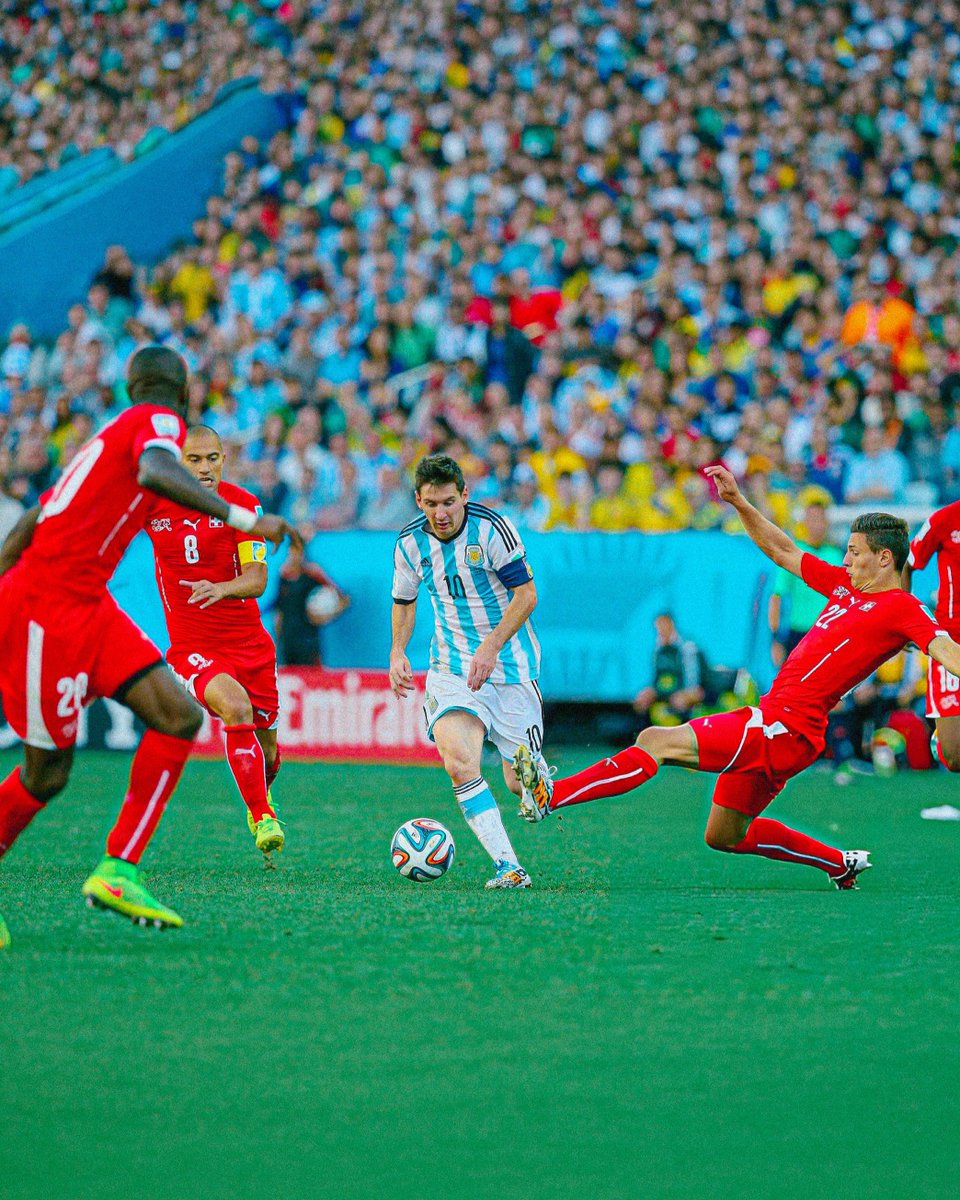 FootyTimeless's tweet photo. Messi vs Switzerland (2014) 🇦🇷🔥 https://t.co/dgUCPRnxns