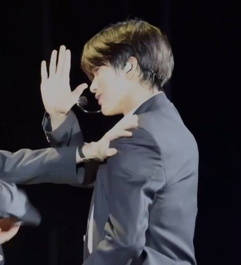 woozenniee's tweet photo. odaengz eye contact👀 https://t.co/uU1vtFKLtE