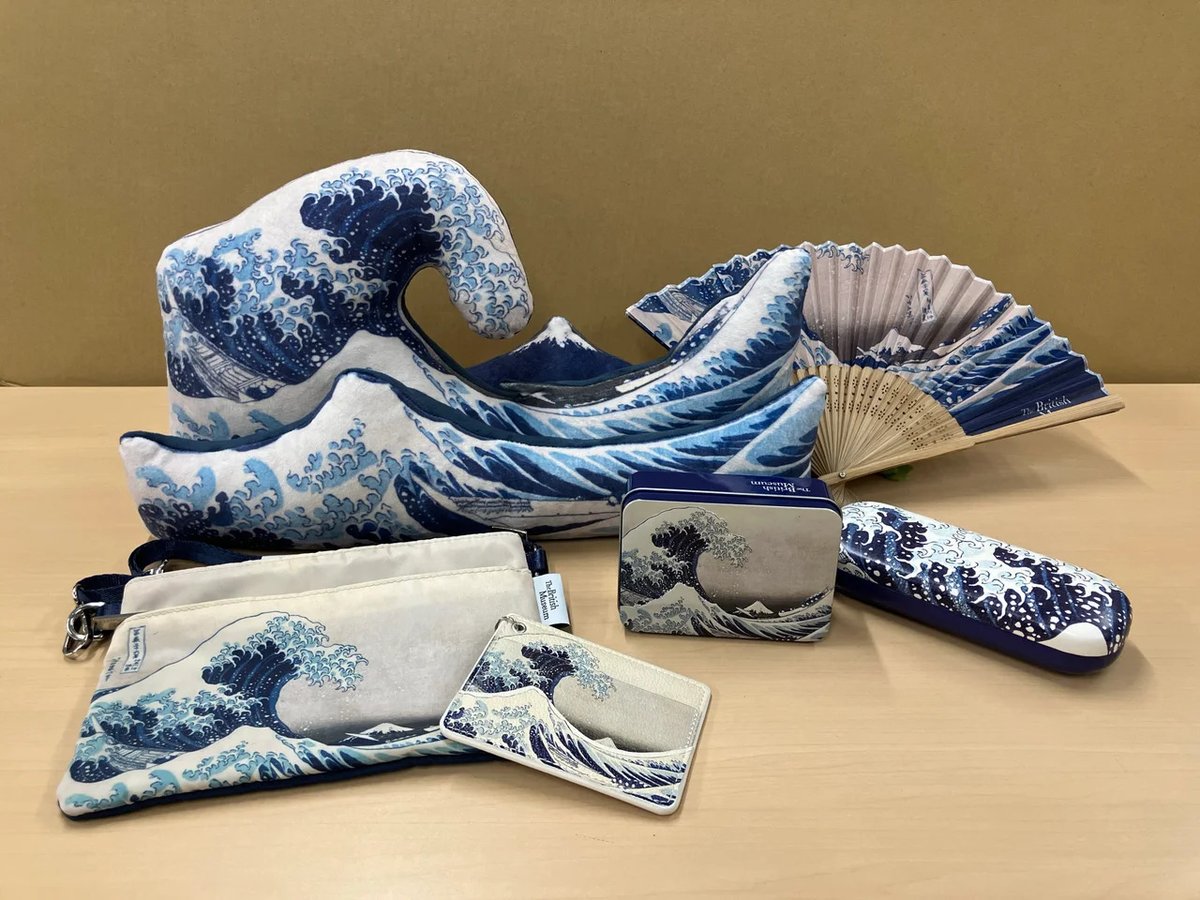 britculturejp's tweet photo. 東京都美術館で7月25日（土）から『大英博物館日本美術コレクション 百花繚乱～海を越えた江戸絵画』が開催。会場では、北斎や応挙、国芳らのオリジナルグッズも展開されます。また、7月28日（火）～8月7日（金）までの平日限定で、大学・専門学校生は無料で観覧可能 https://t.co/5PbxzKjxTB 🇬🇧 https://t.co/ZAs5P0PcfA
