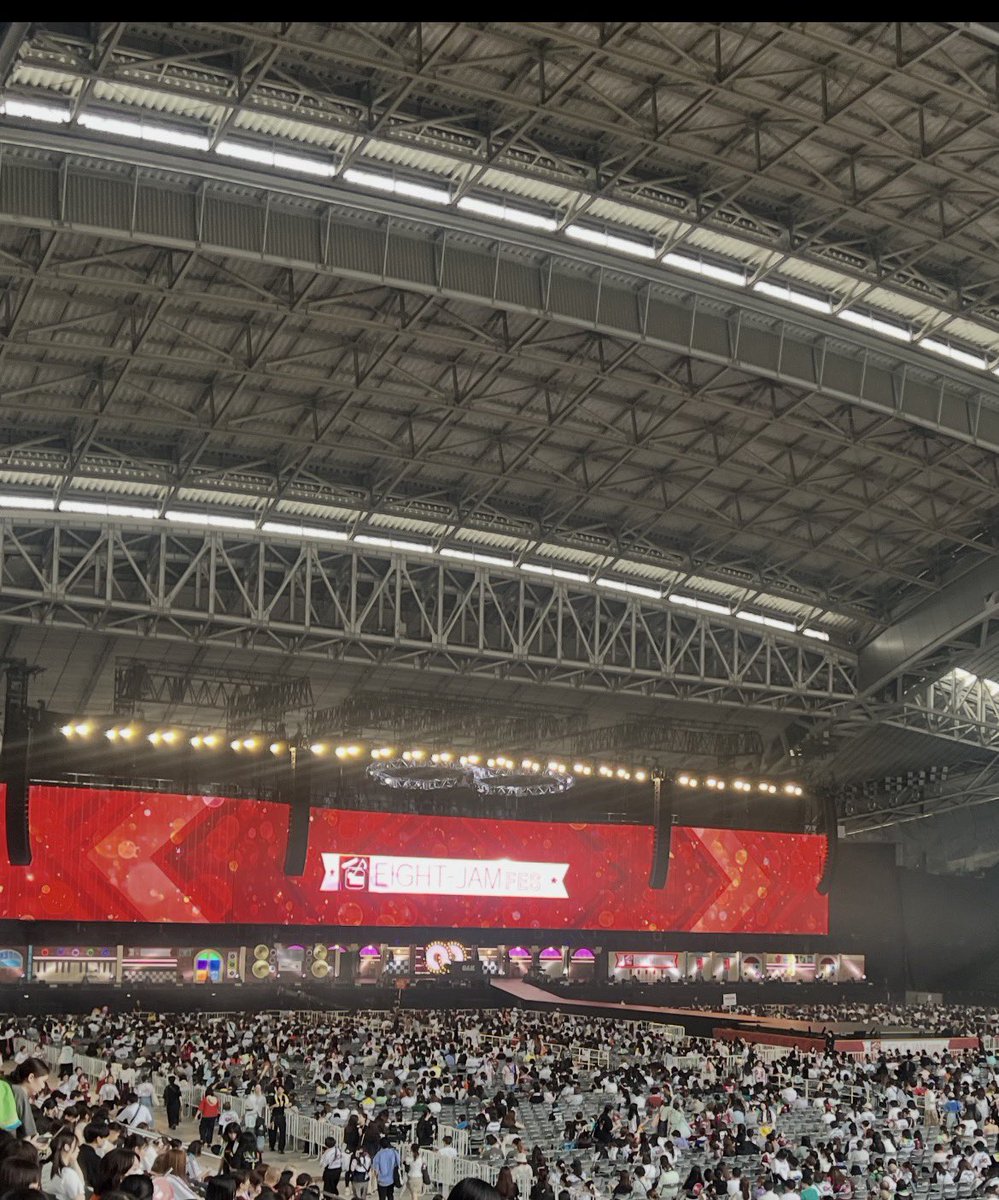 yunn1407's tweet photo. 今日は、、ここ笑
行く予定なかったけど、急遽お誘いうけて笑参戦😆
久々のノエスタ。。
Live楽しいけど、、芝生が心配な私がいる。。気になる笑 https://t.co/LqD6eersm6