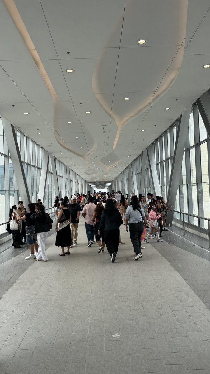 bini_biancs's tweet photo. Grabe first time kong hindi pawisan bago magstart ang concert 🥰 #BINI_Signals #BINI_Signals_Cebu #BINI https://t.co/nhHNEUBjSg